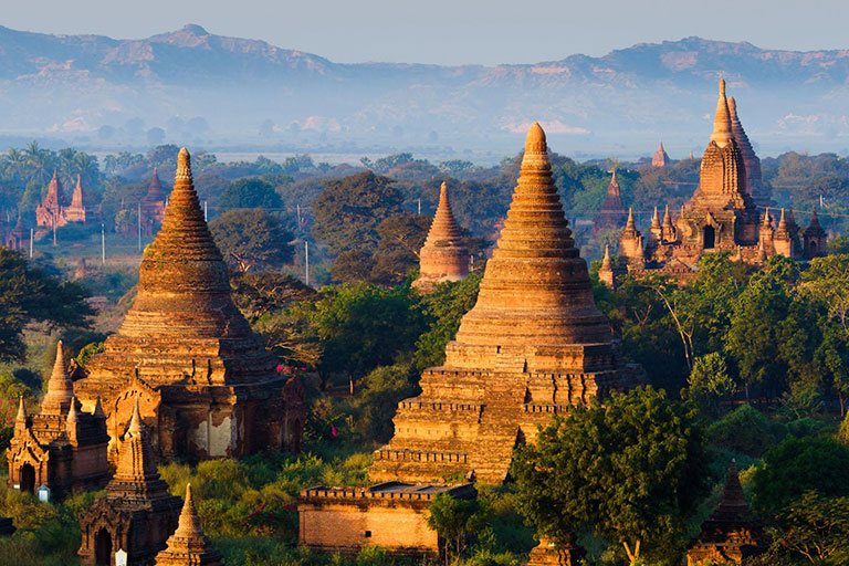 دید Bagan با بالون هوای گرم در میانمار