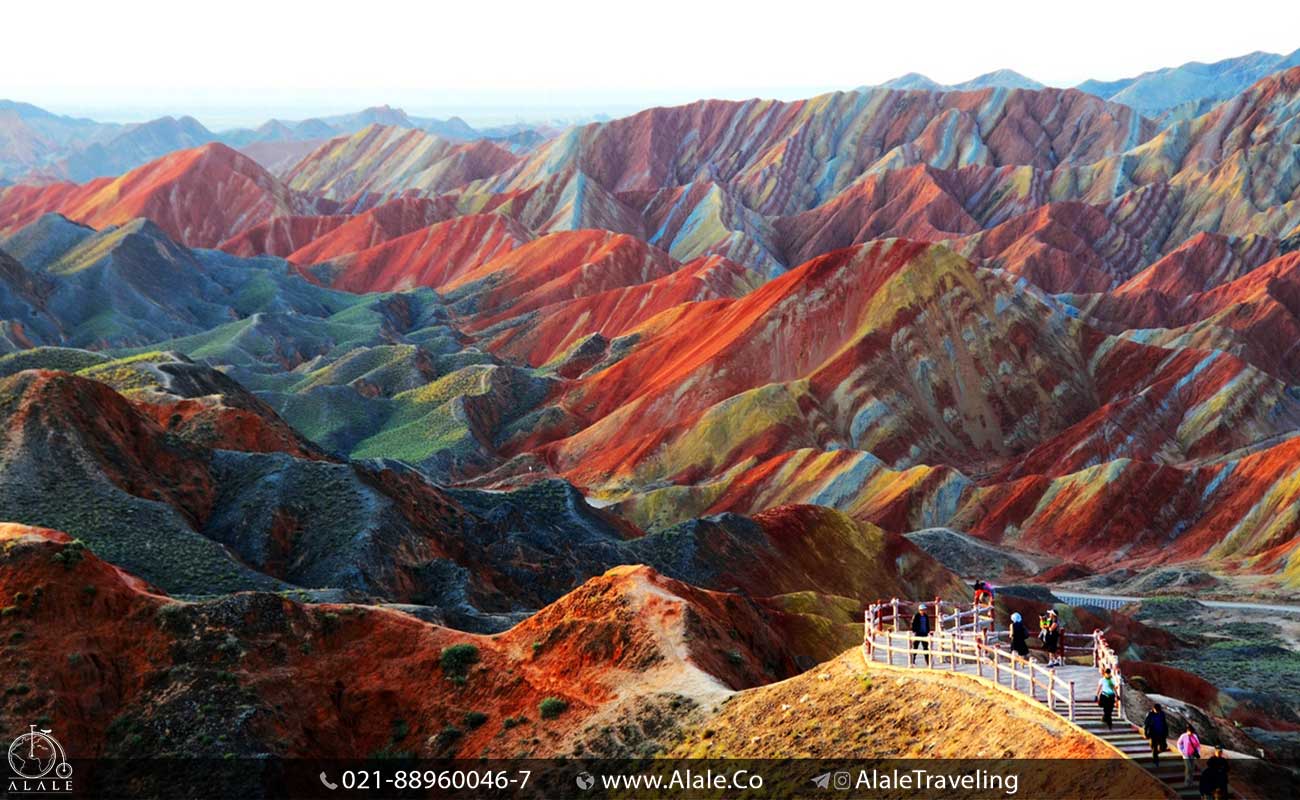 کوه های رنگارنگ در چین