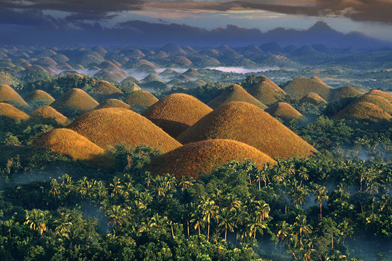 تپه های شکلات در جزیره بوهول، فیلیپین