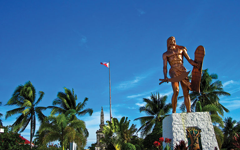مجسمه Lapu Lapu در فیلیپین 