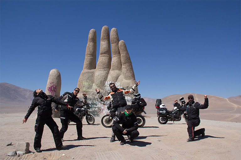 مجسمه دست در صحرا، شیلی