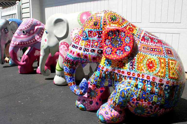 مجسمه فیل های رنگ شده، هند