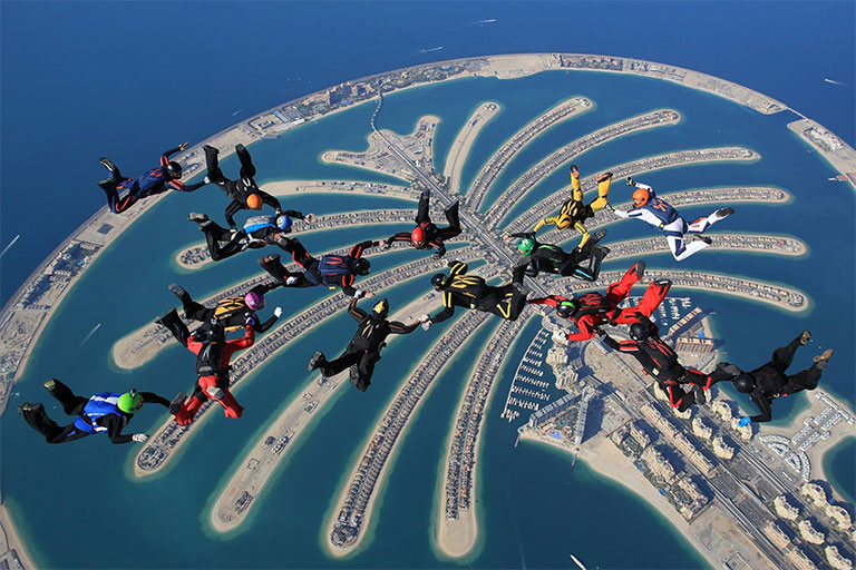 شیرجه زدن بر فراز جزیره دبی، امارات متحده عربی