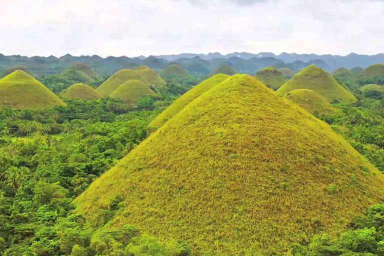 تپه های شکلات در جزیره بوهول، فیلیپین